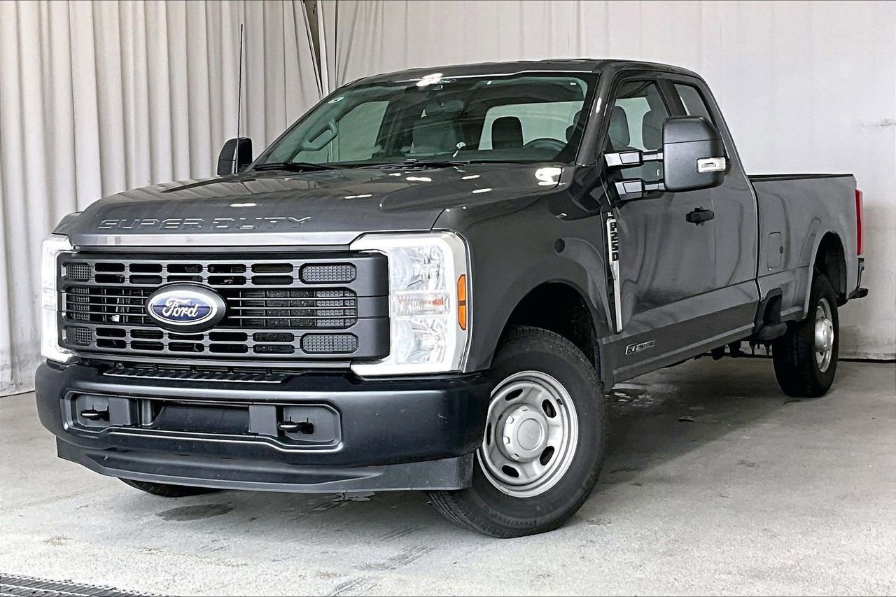 Used 2025 Ford F250 XL RWD image 2