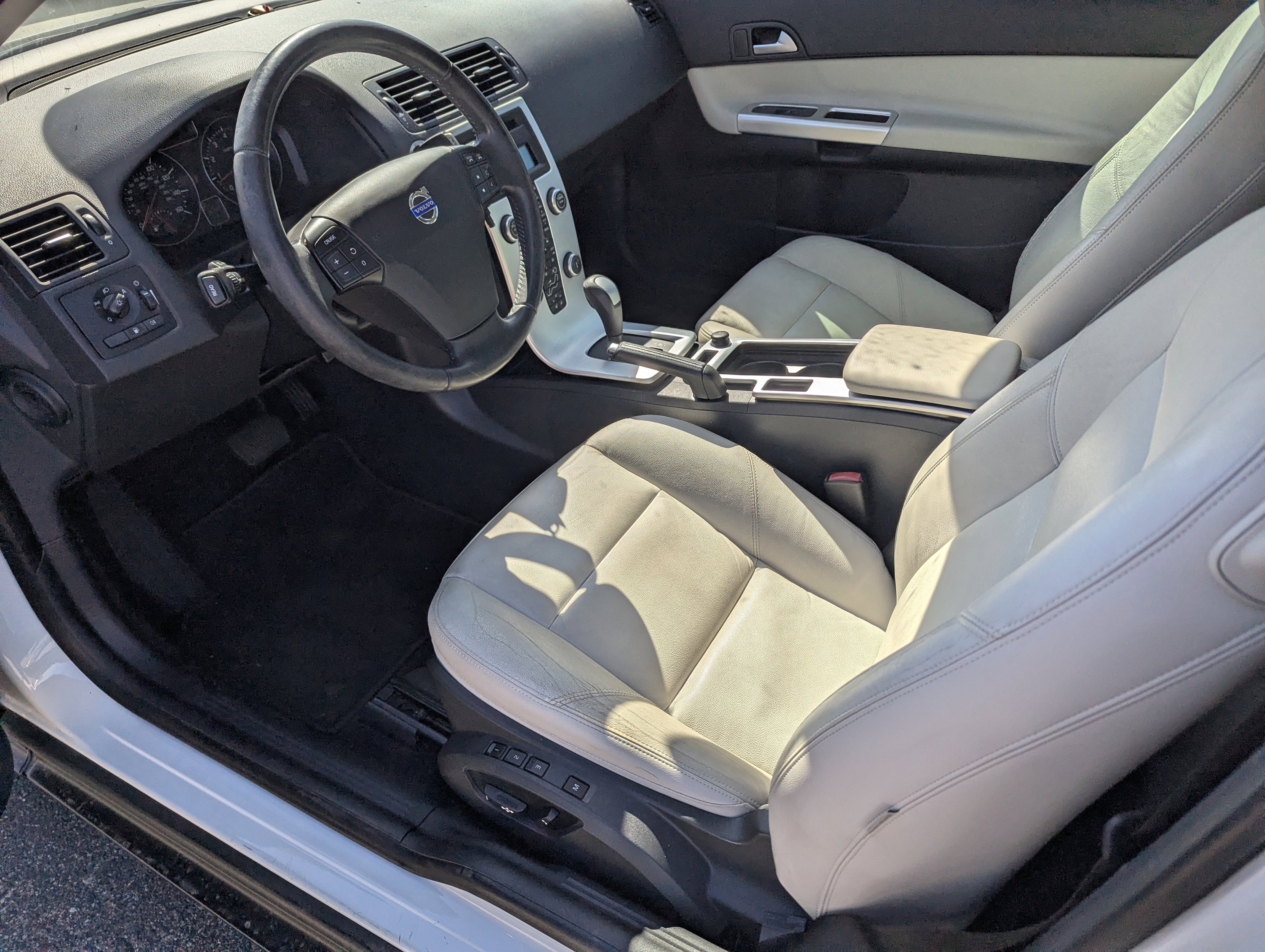 Used 2012 Volvo C30 T5 w/ Climate Pkg image 9