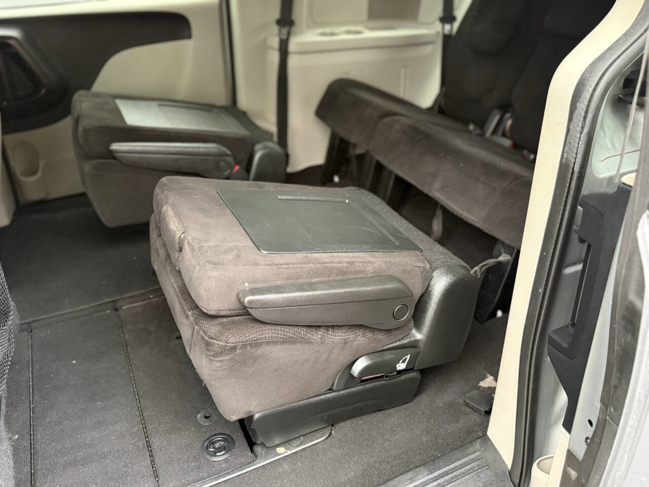 Used 2013 Dodge Grand Caravan SE image 14