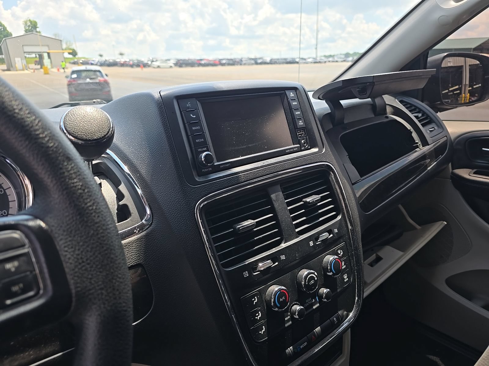 Used 2018 Dodge Grand Caravan SE FWD image 7