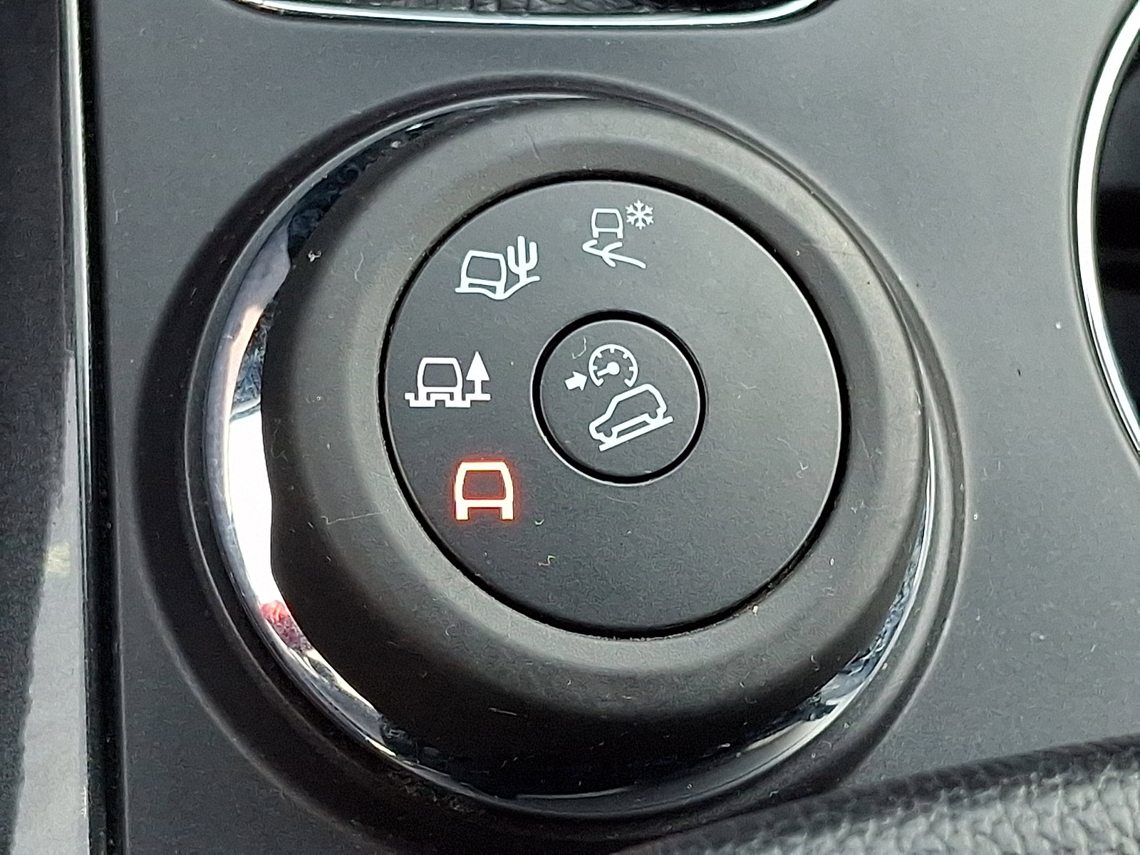 Used 2018 Ford Explorer XLT w/ Equipment Group 202A image 25