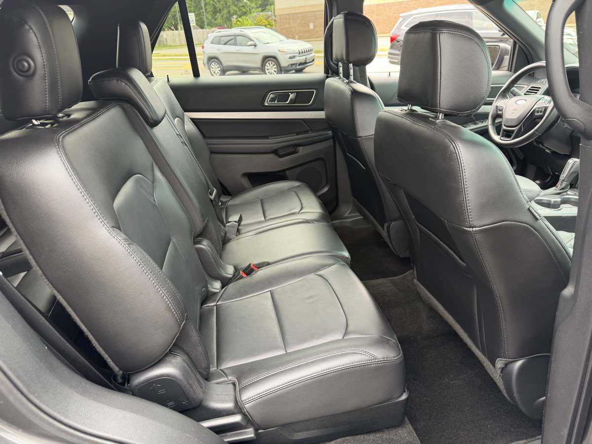 Used 2016 Ford Explorer XLT w/ Equipment Group 202A AWD/4WD image 18