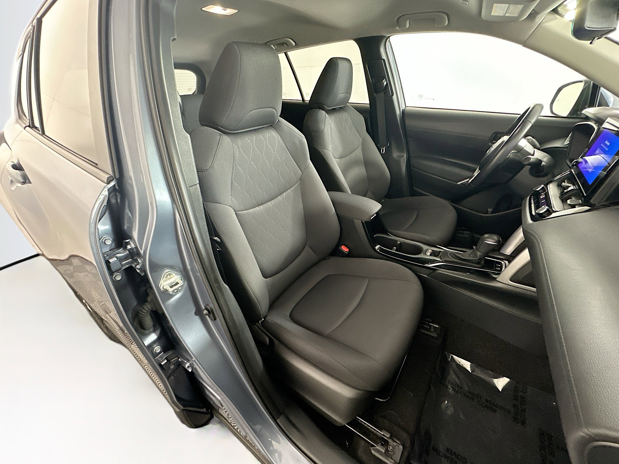 Used 2024 Toyota Corolla Cross LE FWD image 27