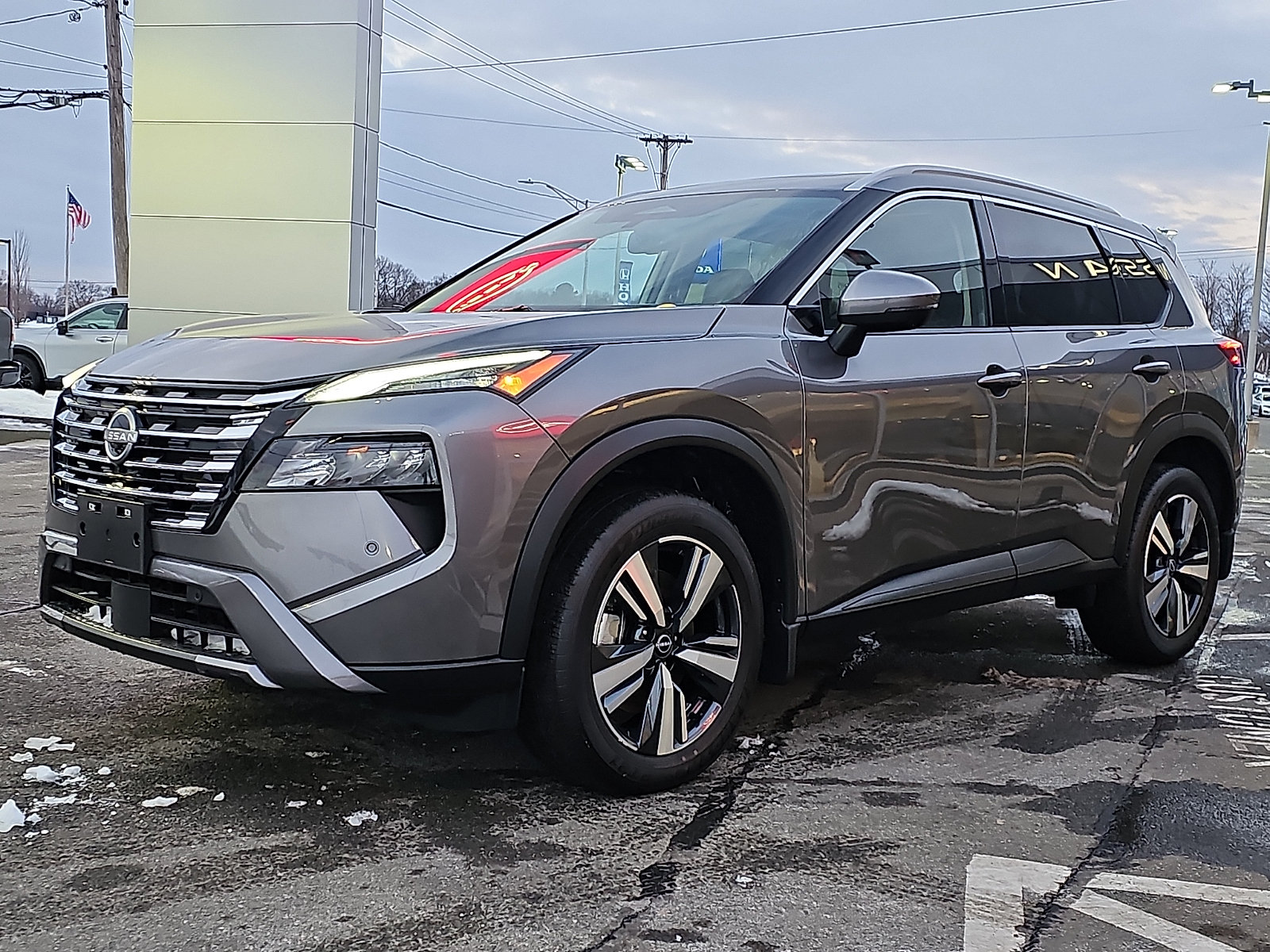 Used 2025 Nissan Rogue SL w/ Tech Package AWD/4WD image 3