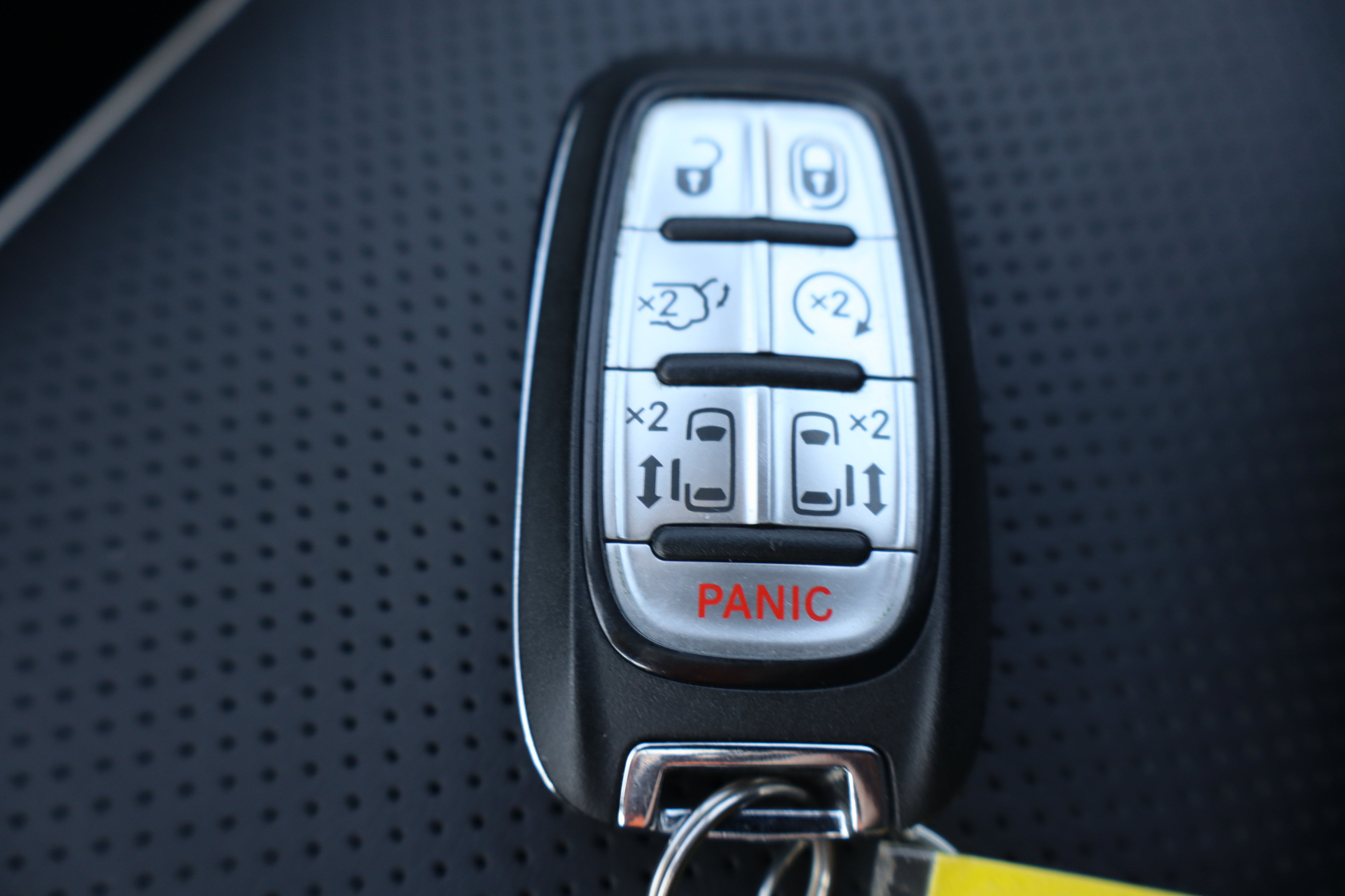 Used 2025 Chrysler Pacifica Limited FWD image 35