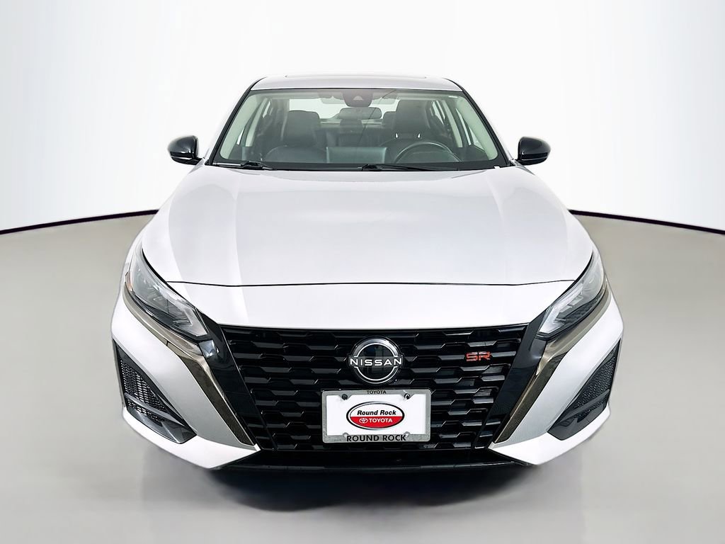 Used 2023 Nissan Altima 2.5 SR w/ SR Premium Package image 2