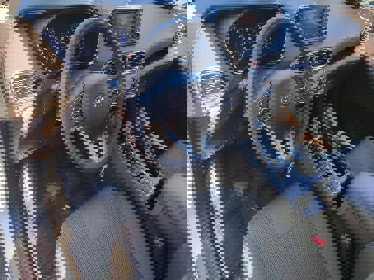 Used 2020 Hyundai Santa Fe SE image 10