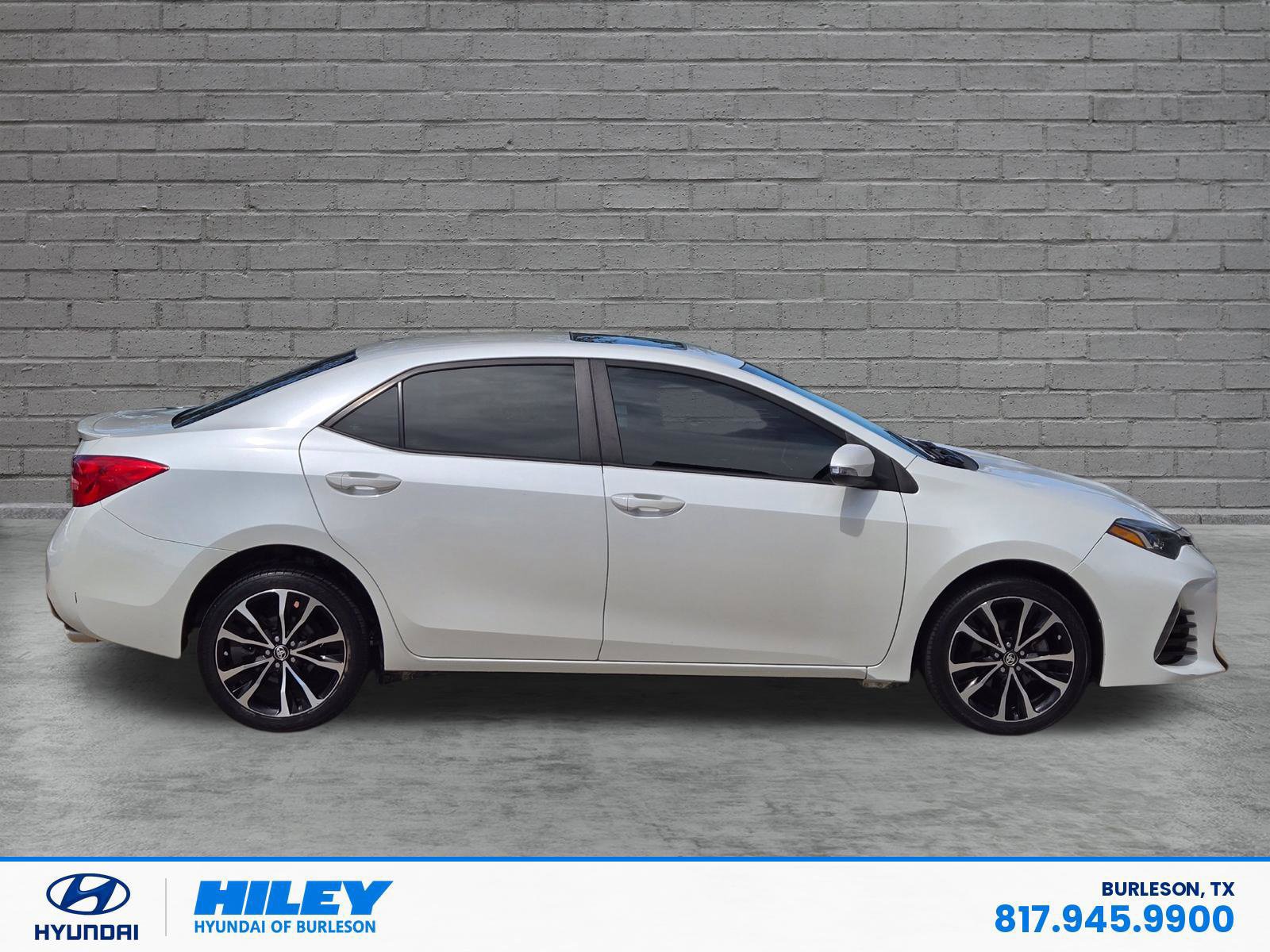 Used 2018 Toyota Corolla XSE FWD image 3