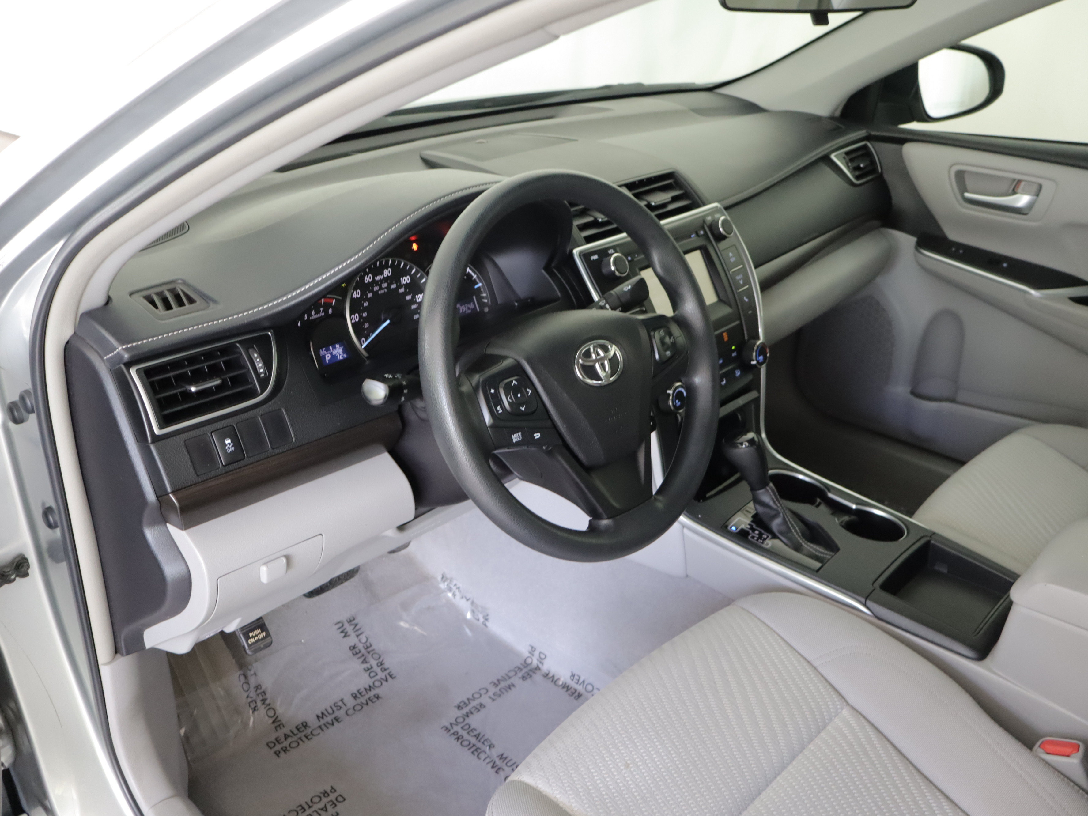 Used 2015 Toyota Camry LE FWD image 9
