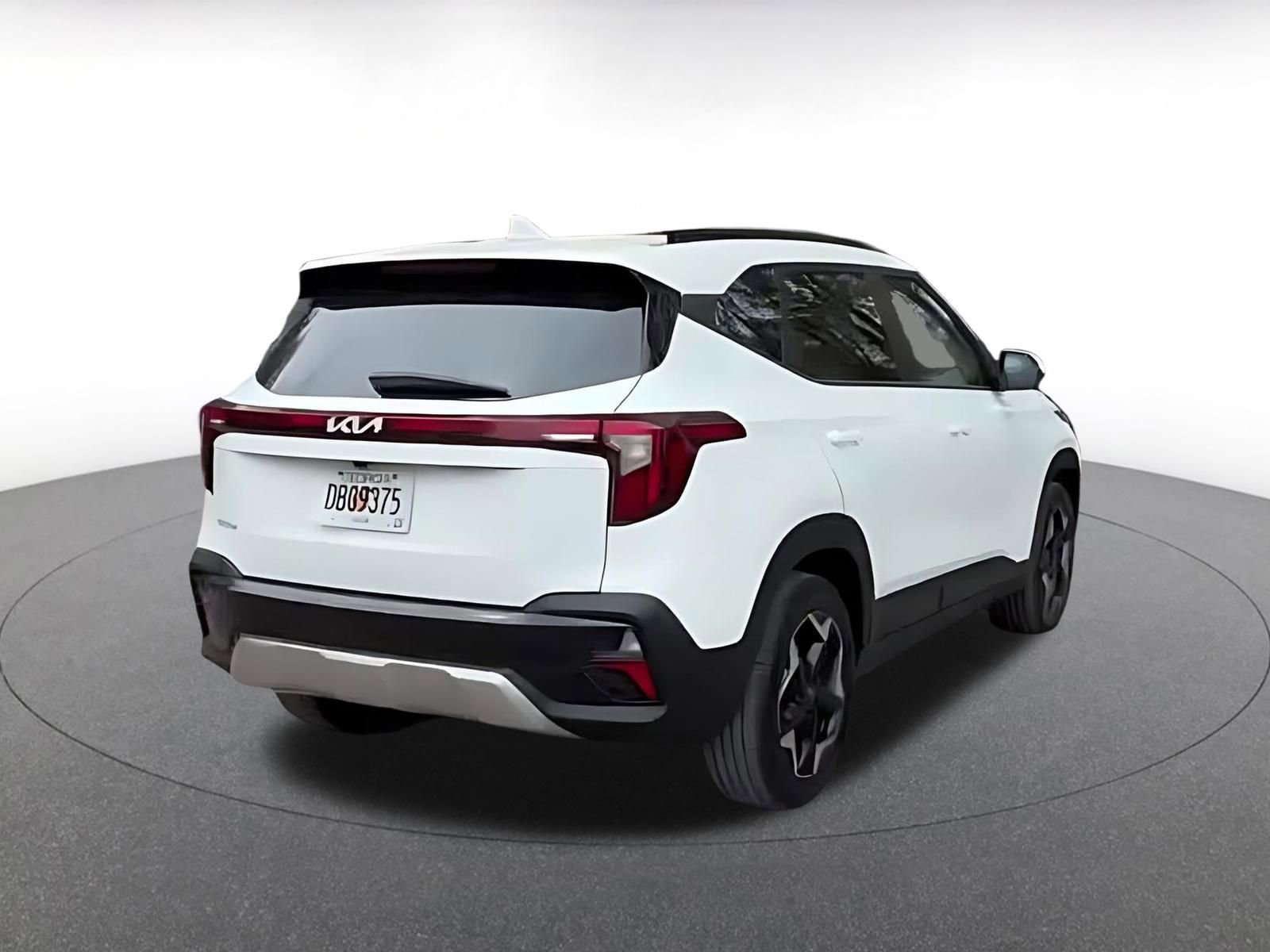 Used 2025 Kia Seltos S FWD image 14