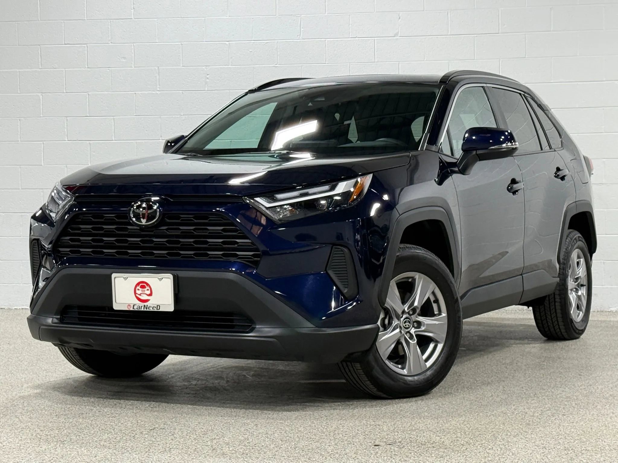 Used 2022 Toyota RAV4 XLE w/ Convenience Package image 2
