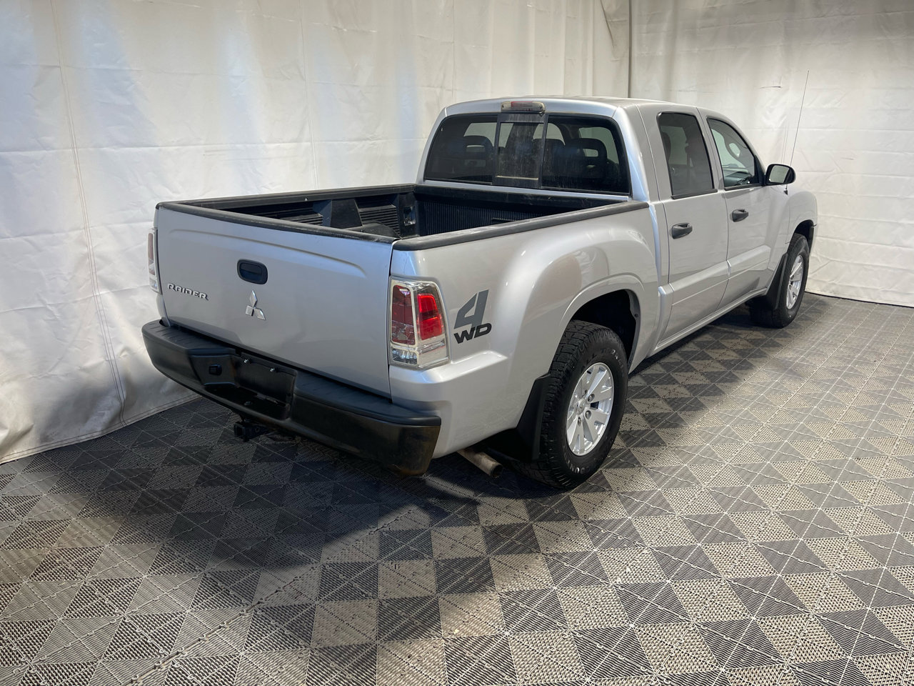 Used 2006 Mitsubishi Raider LS image 7