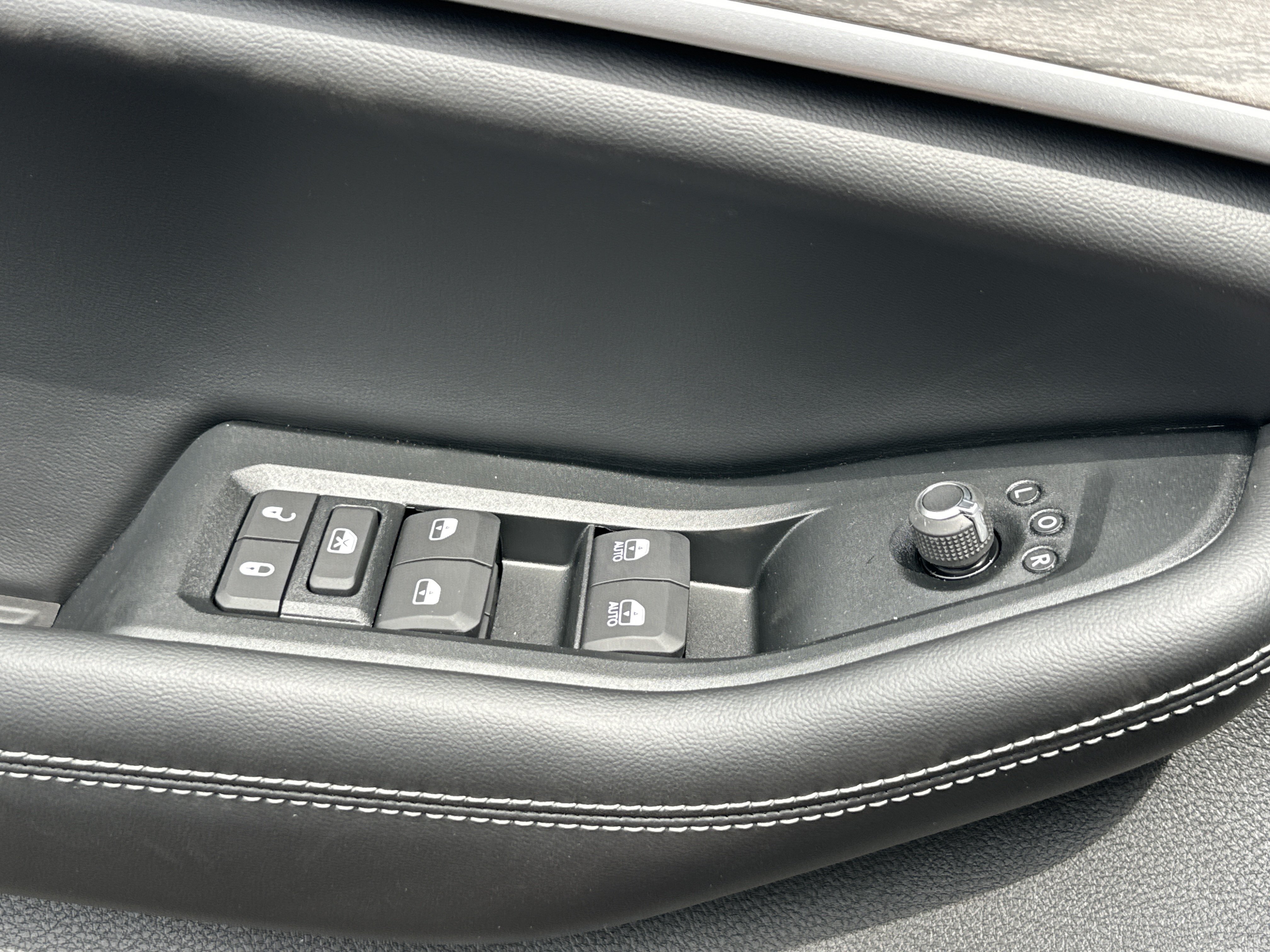 New 2026 Jeep Grand Cherokee Altitude AWD/4WD image 12