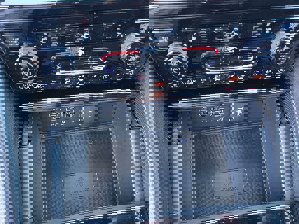 New 2025 Jeep Grand Cherokee Altitude image 18