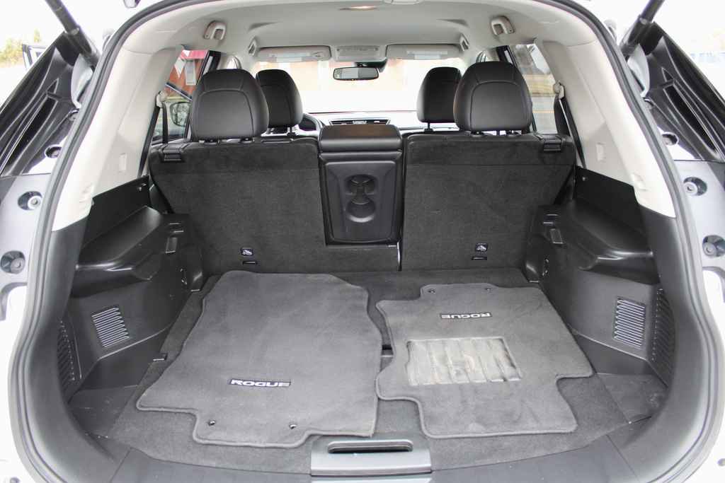 Used 2018 Nissan Rogue SL image 18