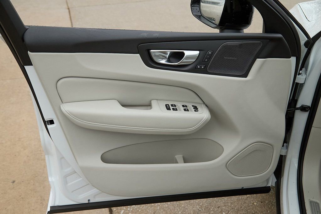 New 2026 Volvo XC60 B5 Ultra w/ Protection Package Premier image 9