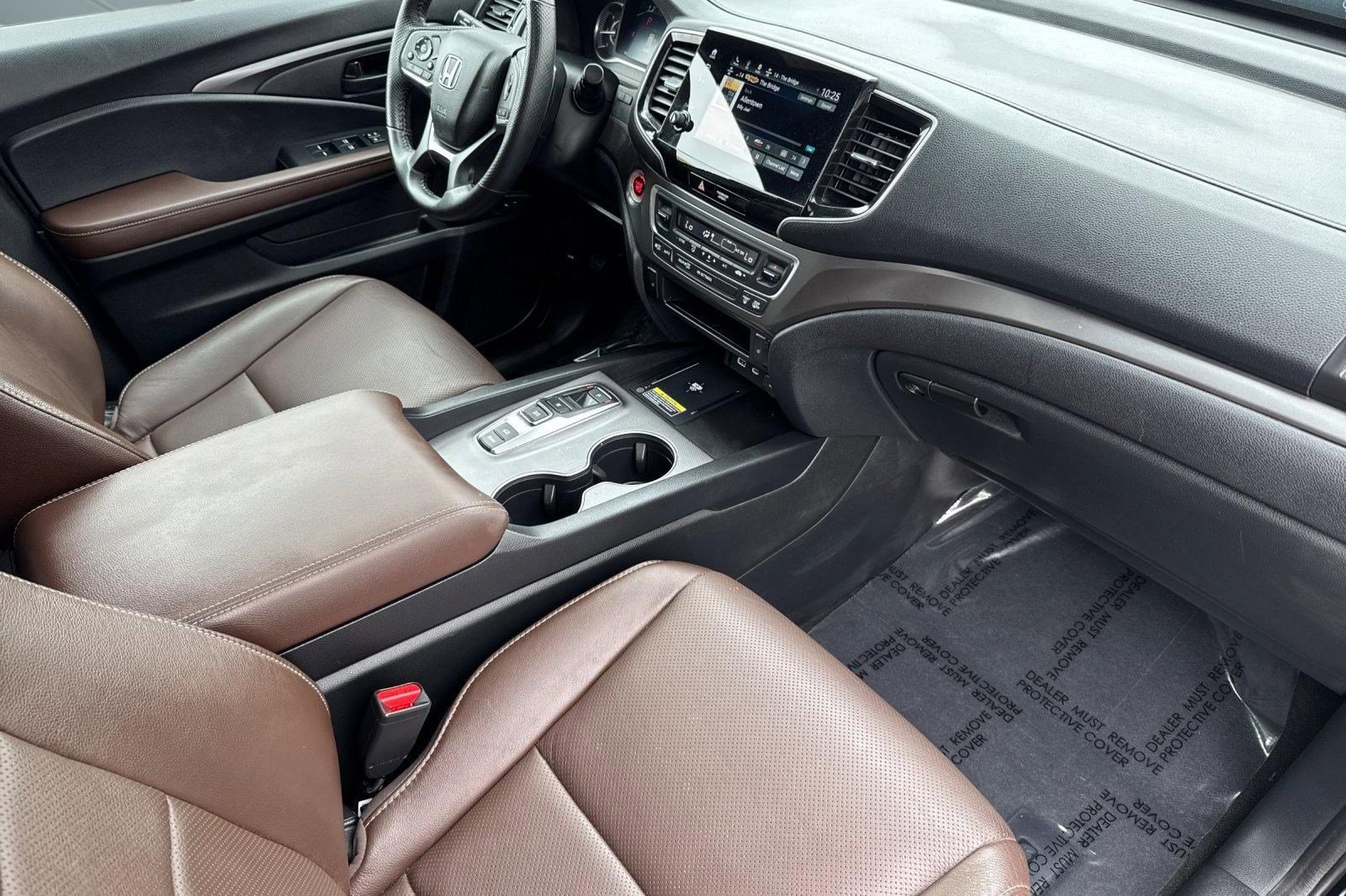 Certified 2025 Honda Passport EX-L image 32