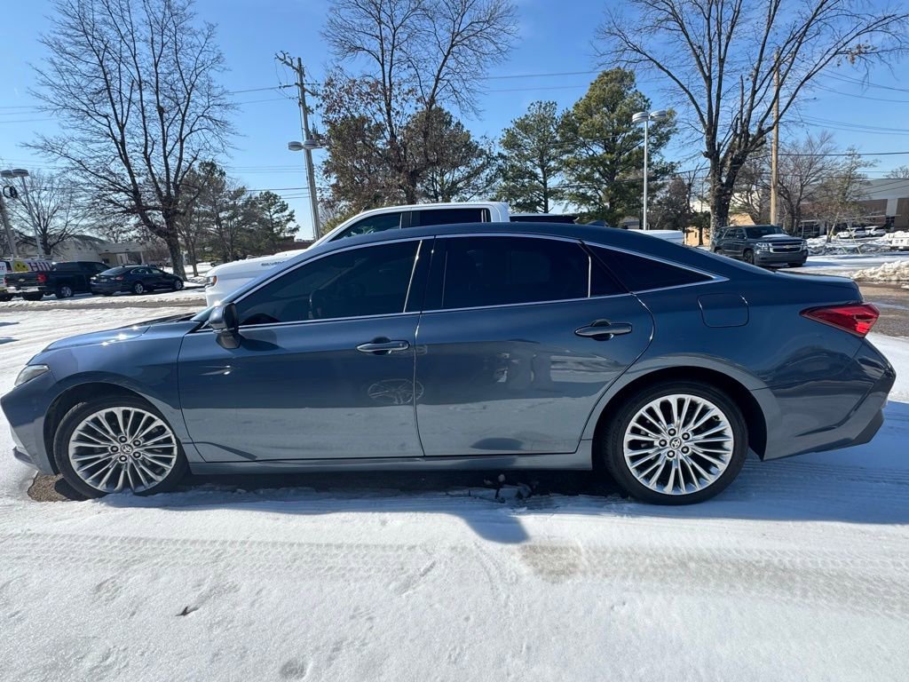 Used 2021 Toyota Avalon Limited image 3