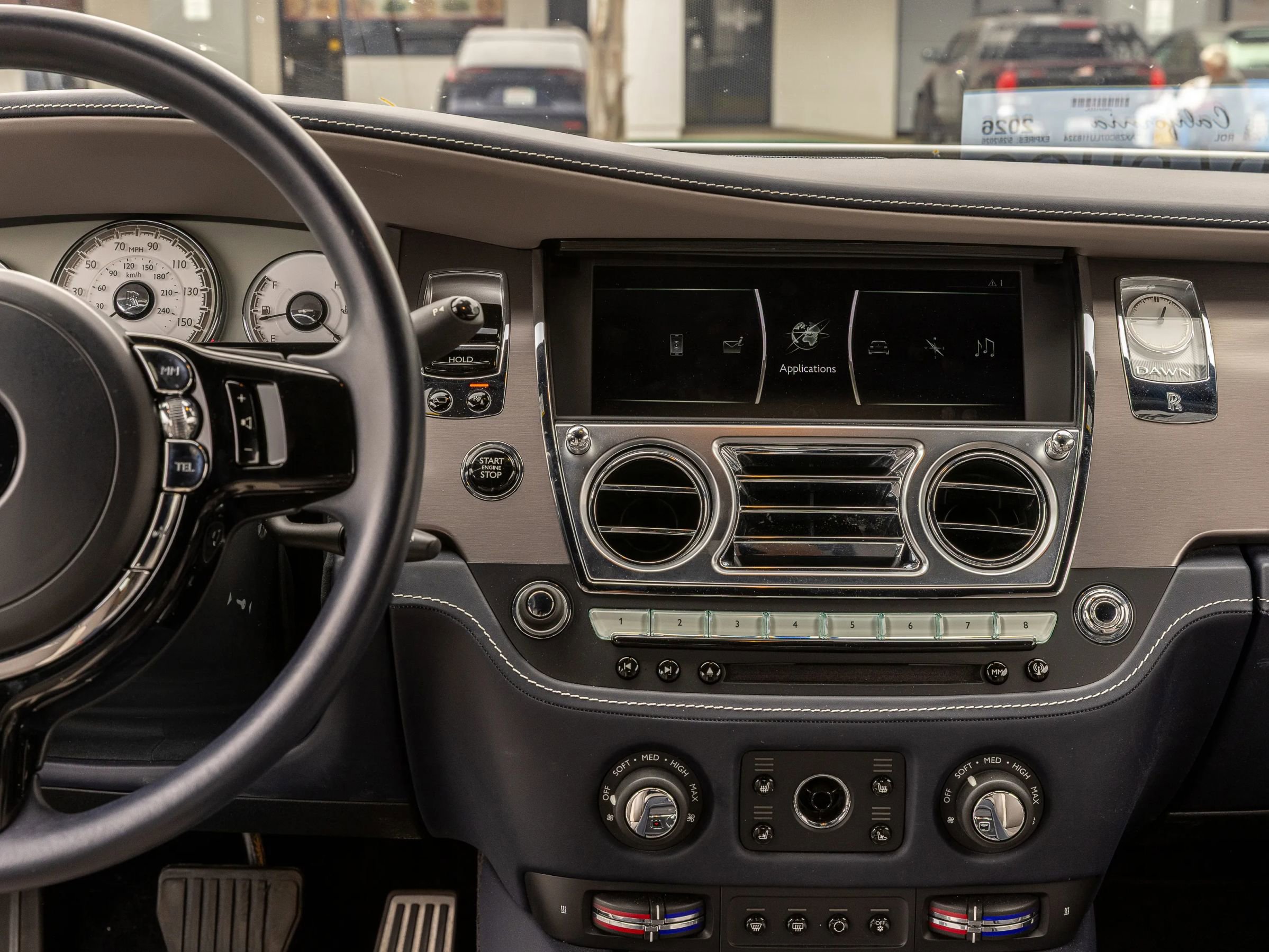 Used 2020 Rolls-Royce Dawn image 32