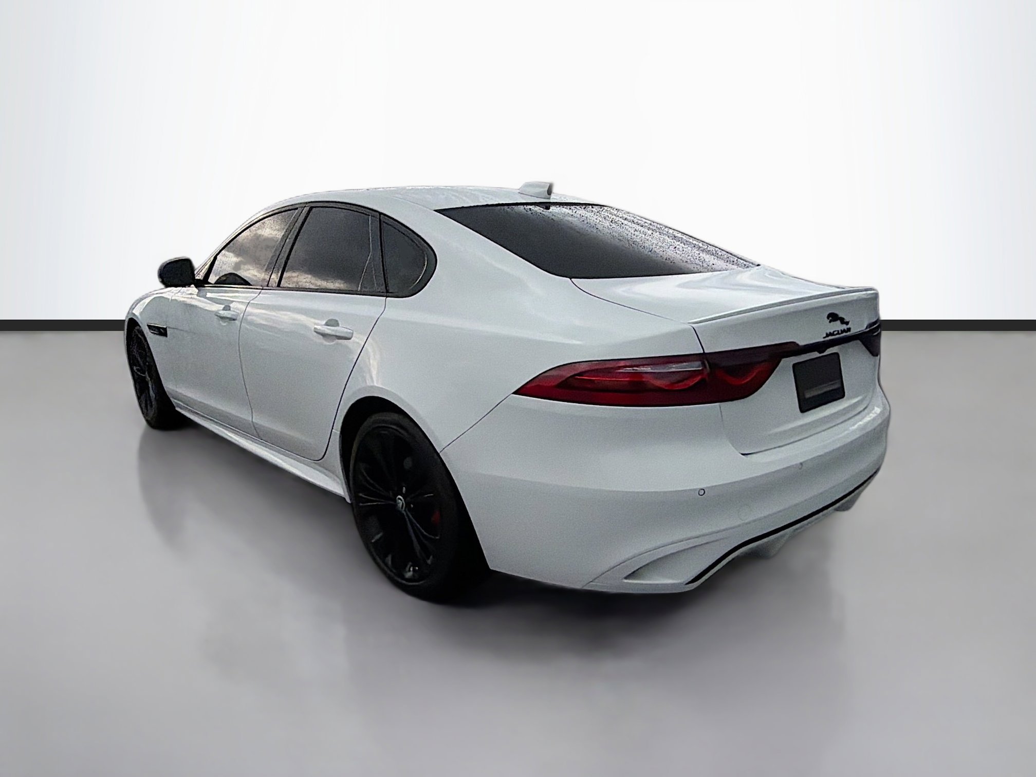 Used 2024 Jaguar XF R-Dynamic SE image 3