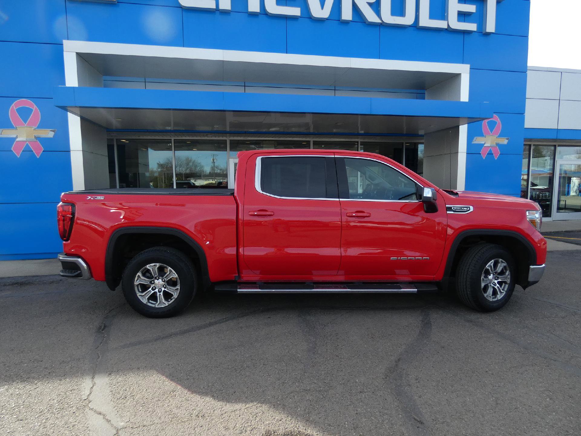 Used 2020 GMC Sierra 1500 SLE w/ SLE Value Package AWD/4WD image 2
