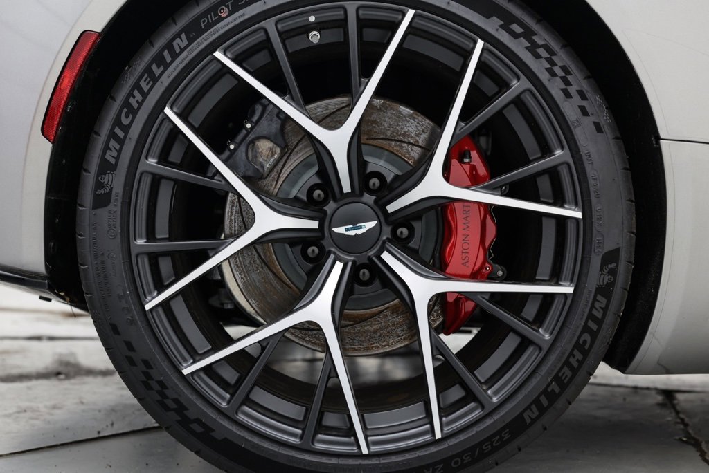 Used 2025 Aston Martin DB12 Coupe image 8