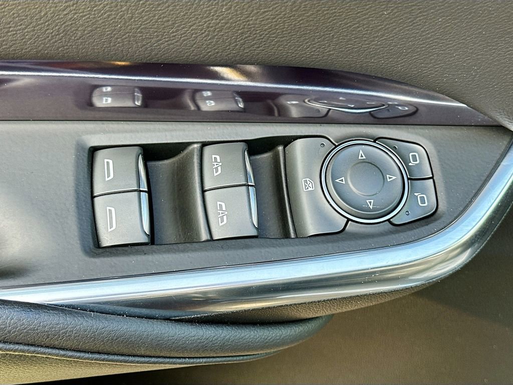 Used 2023 Cadillac XT4 Luxury w/ Cold Weather Package image 17