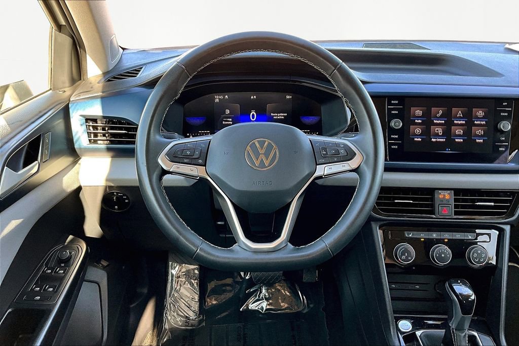 Used 2023 Volkswagen Taos SE image 5