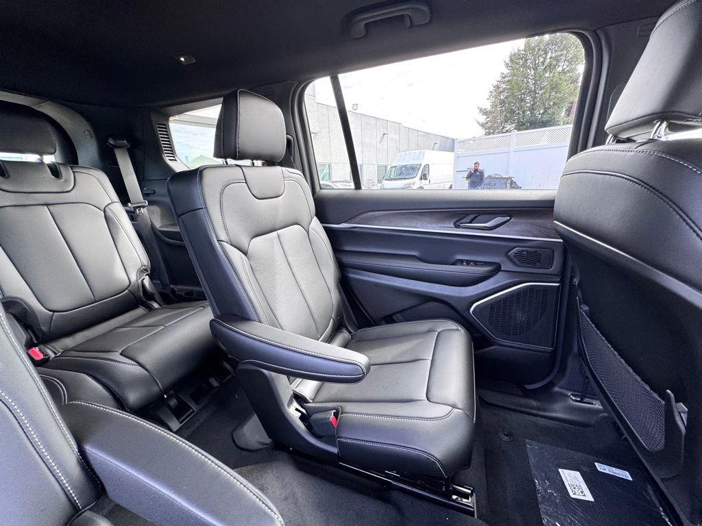 New 2026 Jeep Grand Cherokee L Limited w/ Limited Altitude Package AWD/4WD image 22