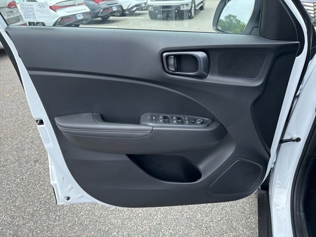 Used 2025 Hyundai Venue Limited image 12