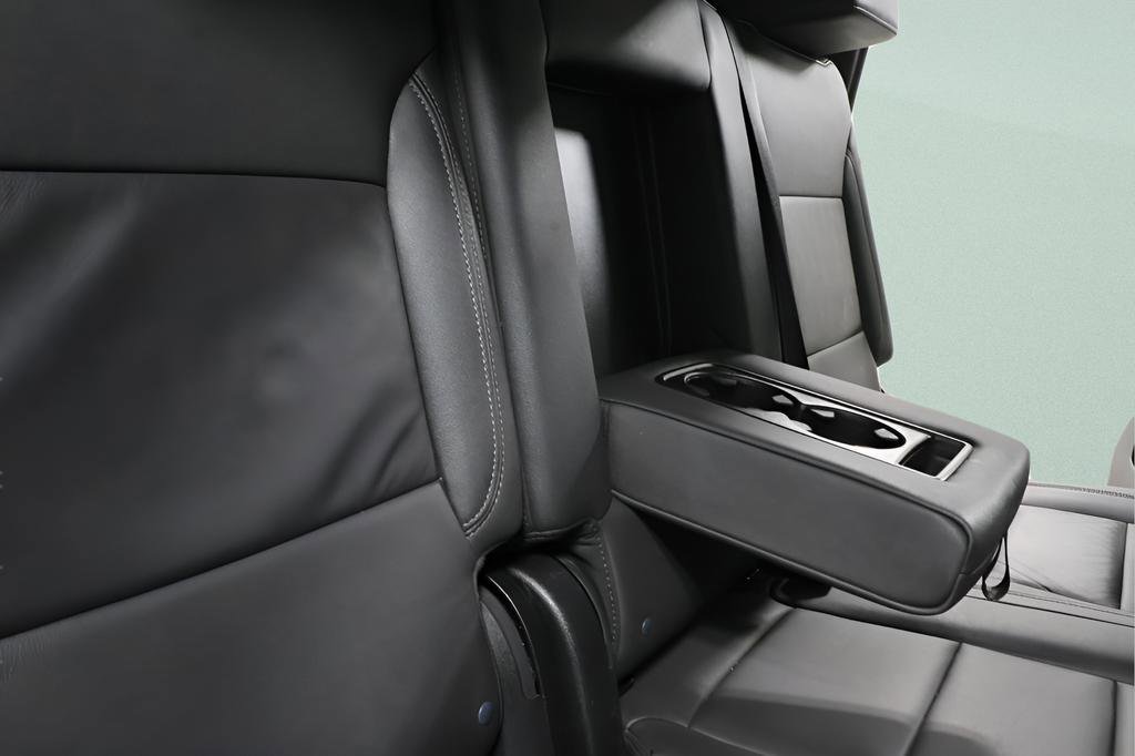 Used 2024 Chevrolet Suburban LT AWD/4WD image 32