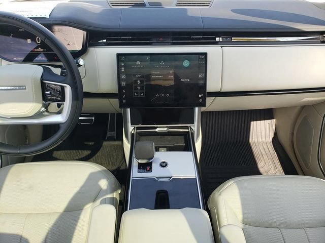 Used 2025 Land Rover Range Rover SE AWD/4WD image 17