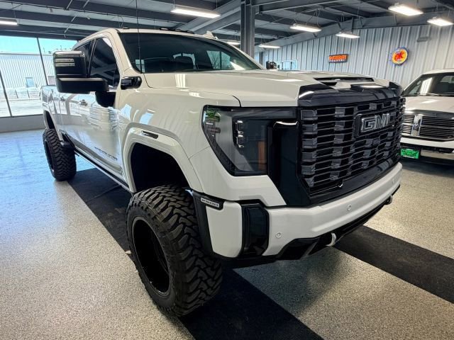 Used 2025 GMC Sierra 2500 Denali Ultimate image 2