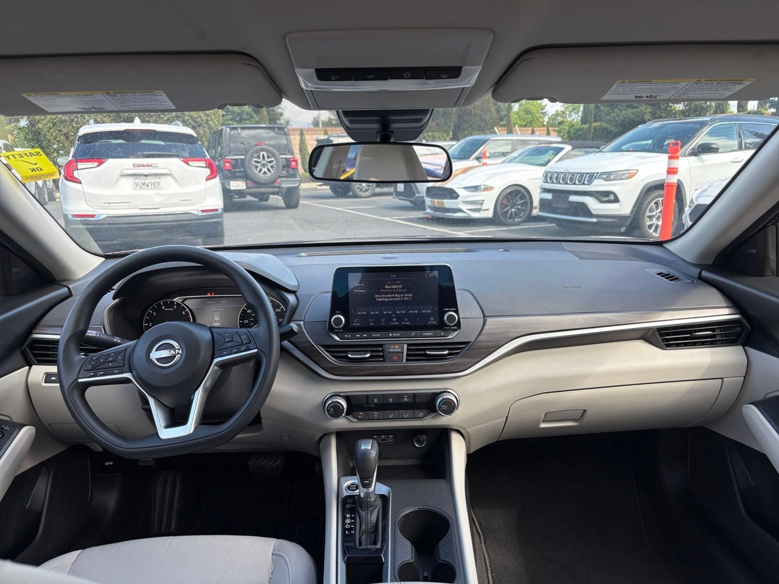 Used 2025 Nissan Altima 2.5 SV FWD image 34