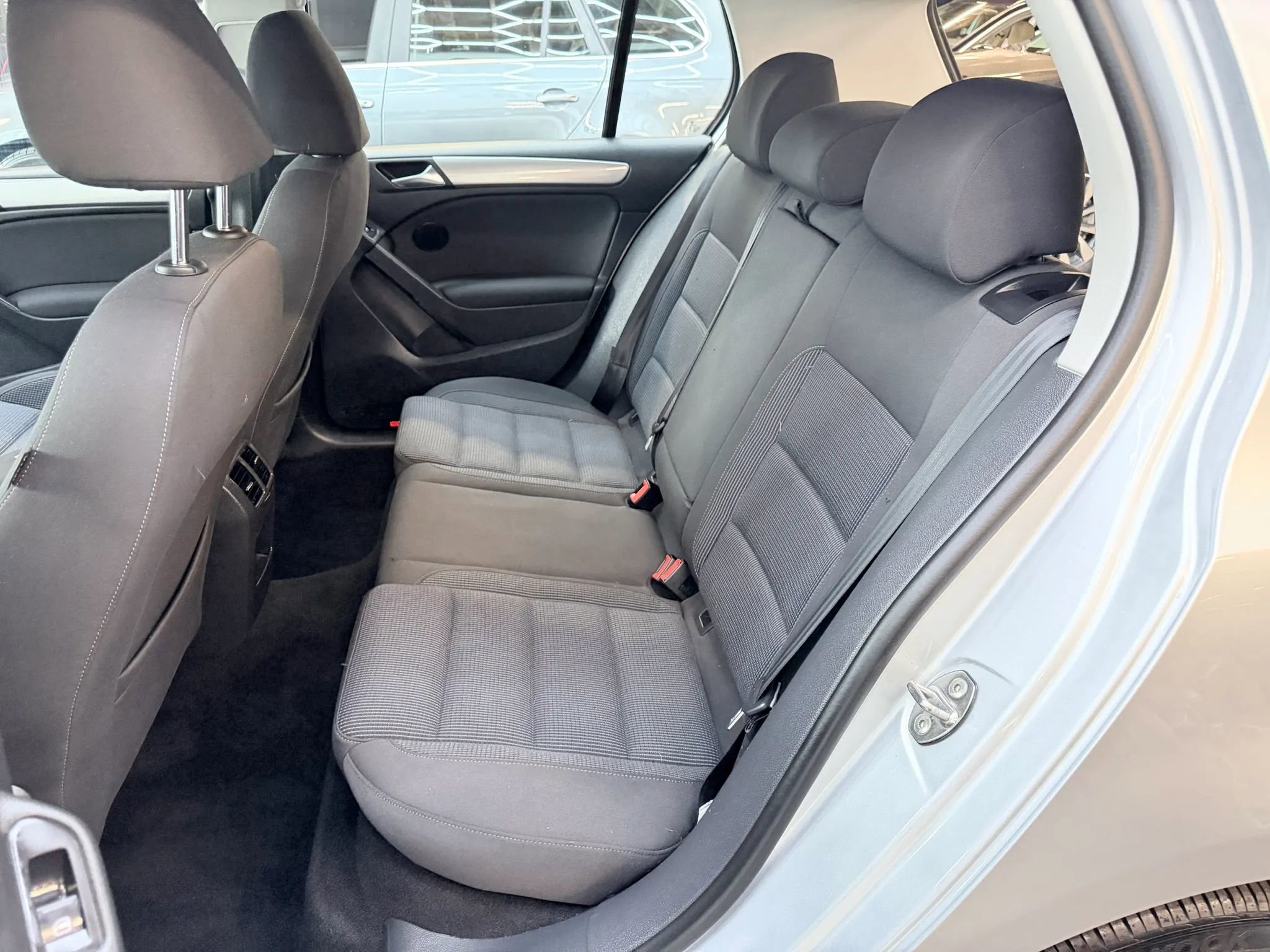 Used 2013 Volkswagen Golf TDI image 23