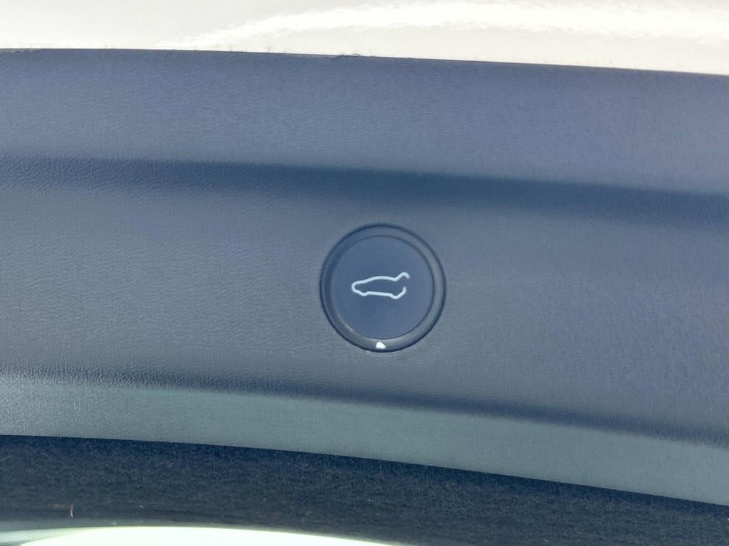 Used 2021 Tesla Model Y Long Range AWD/4WD image 14