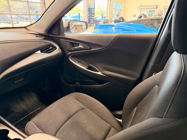 Used 2024 Chevrolet Malibu RS FWD image 17
