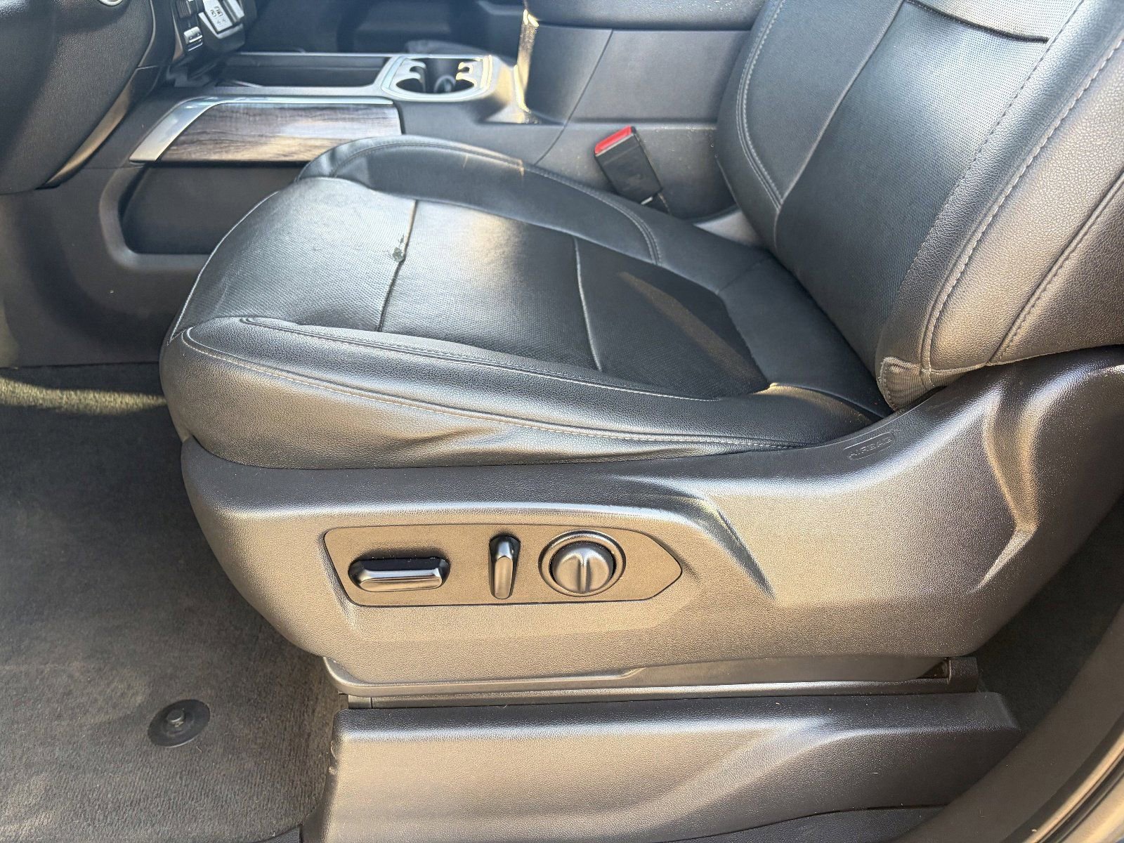 Used 2021 Chevrolet Silverado 1500 LTZ w/ Technology Package AWD/4WD image 22