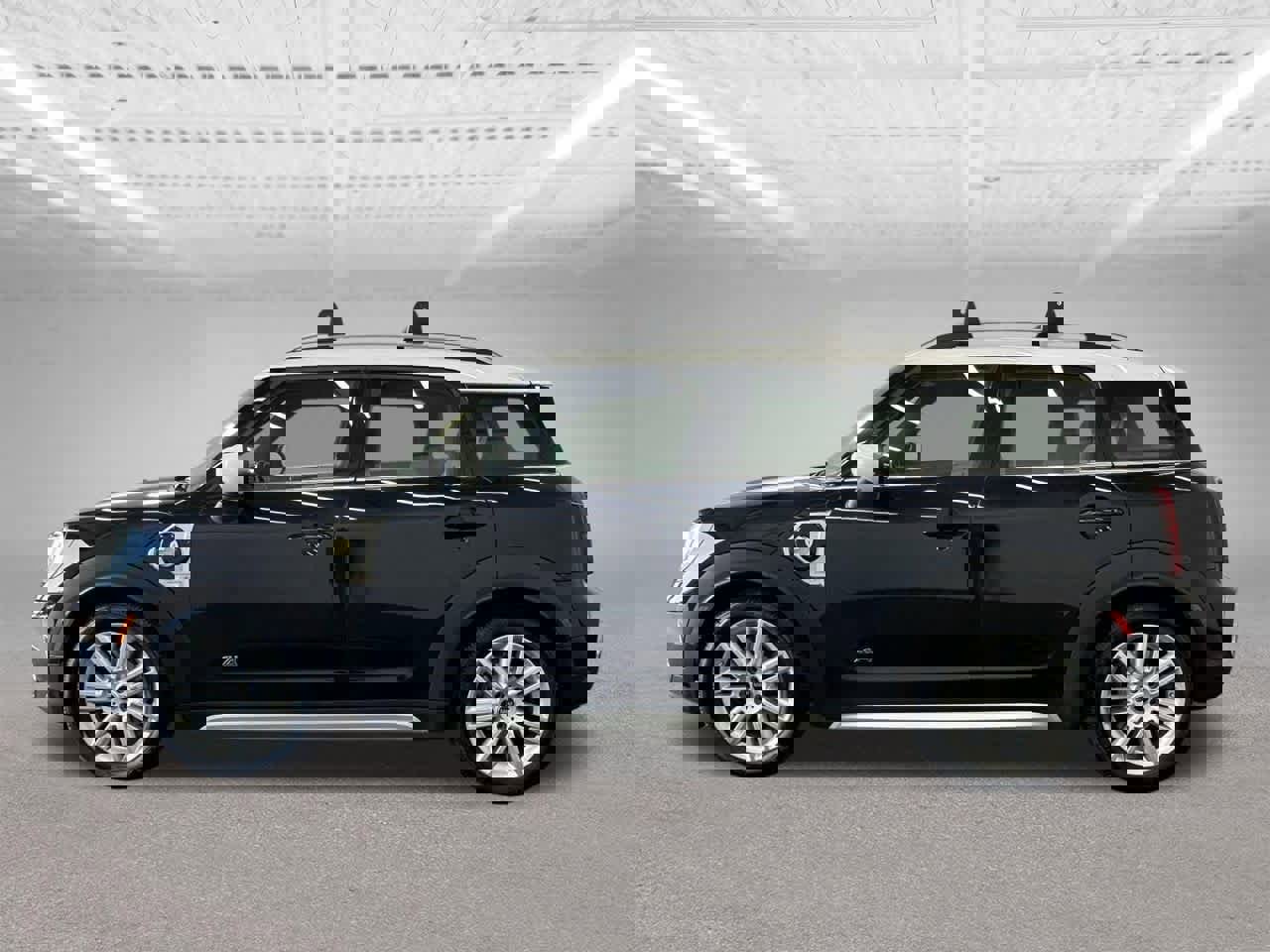 Used 2022 MINI Cooper Countryman SE w/ Convenience Package image 2