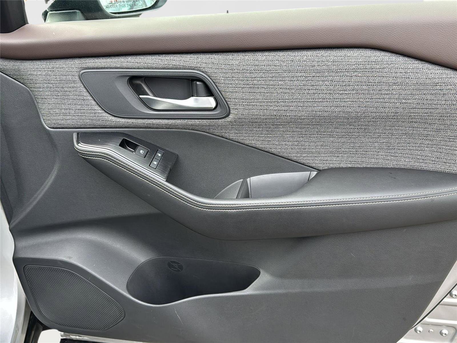 Used 2022 Nissan Rogue SV image 35