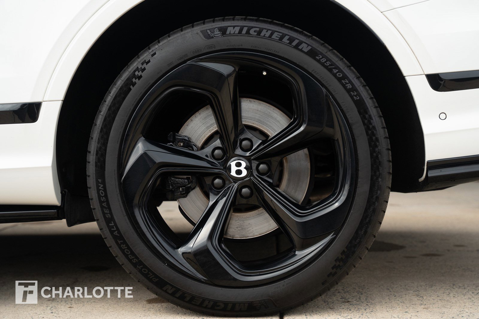 Used 2024 Bentley Bentayga image 11