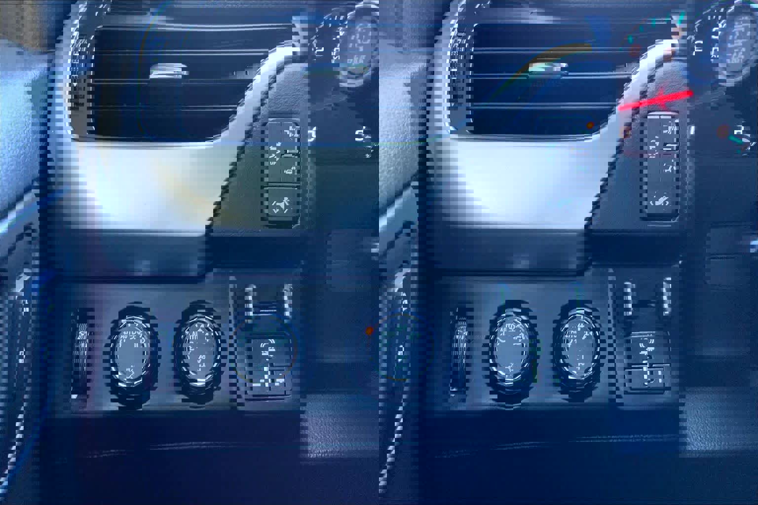 Used 2016 Chevrolet Suburban LT image 34