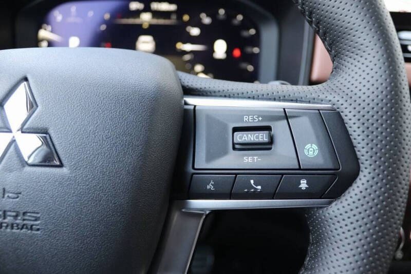 New 2026 Mitsubishi Outlander SEL image 19