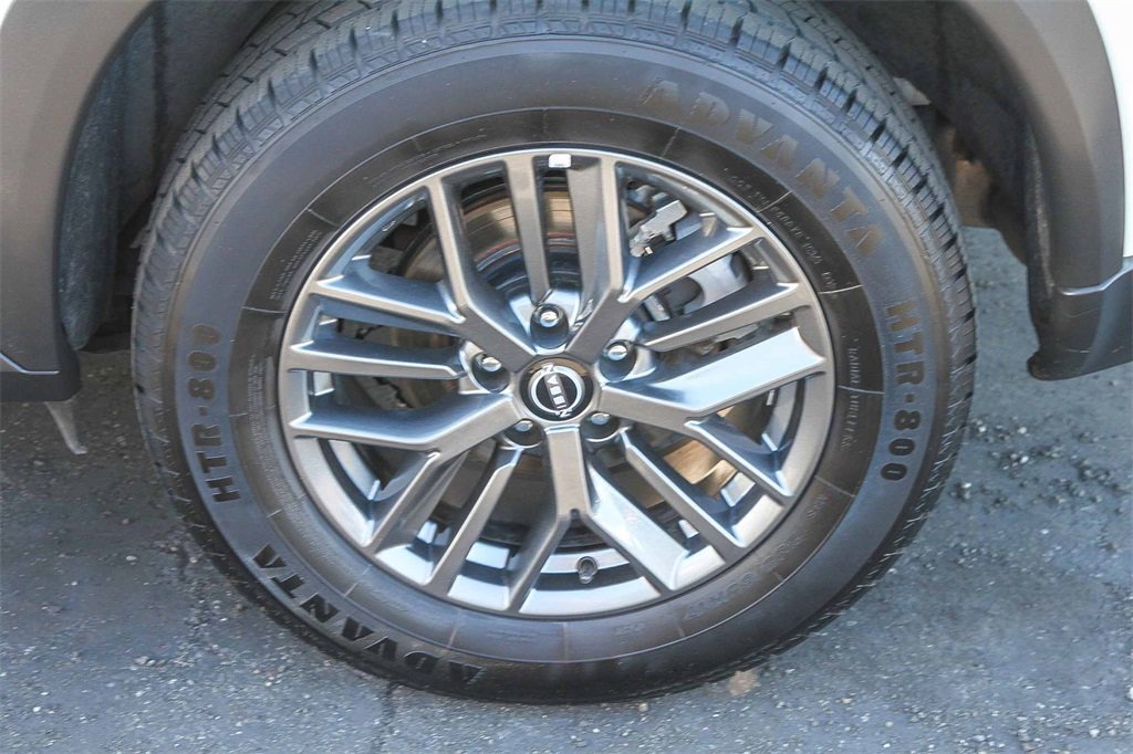 Used 2023 Nissan Rogue S image 13