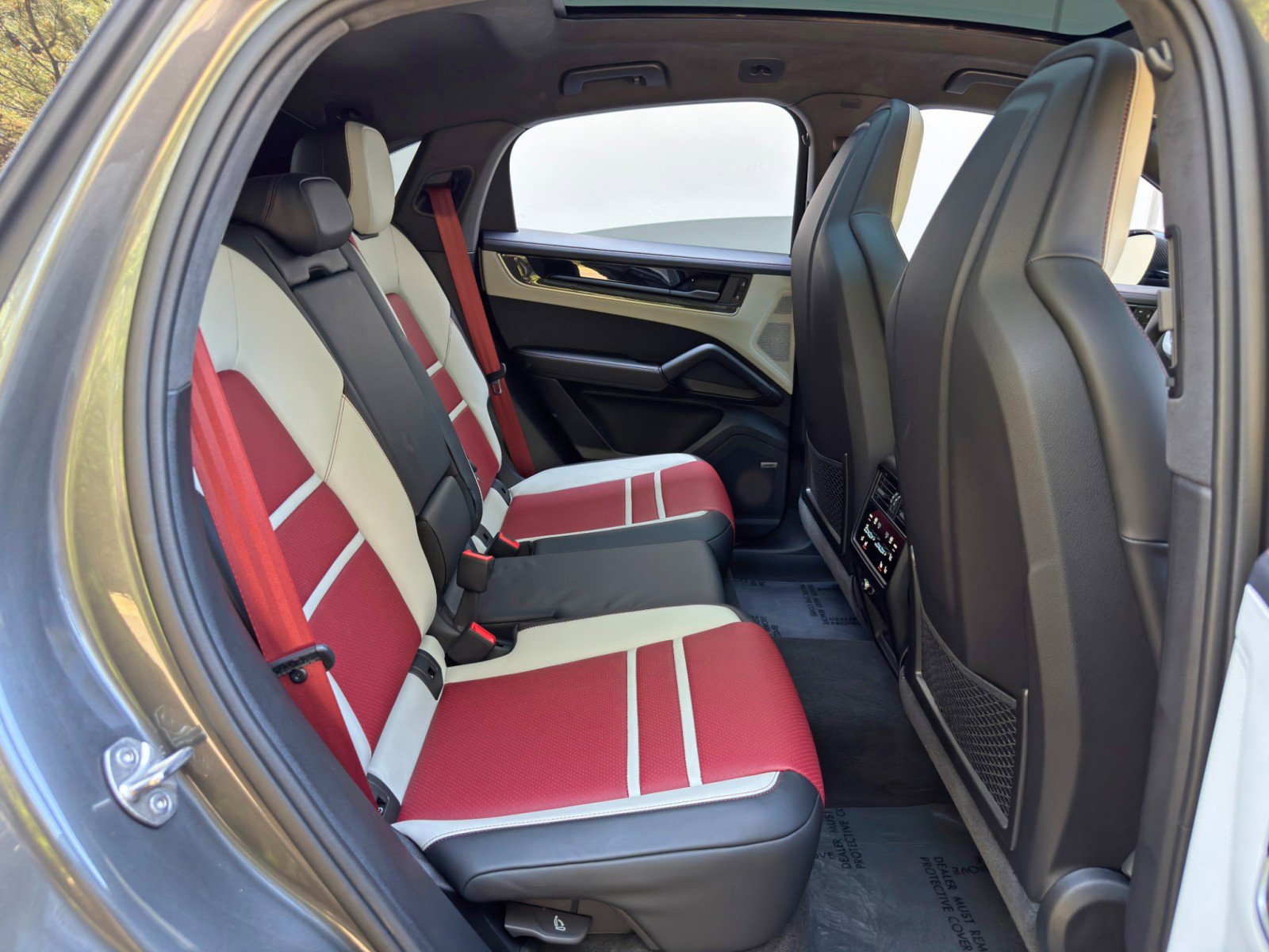 Used 2024 Porsche Cayenne Turbo image 44