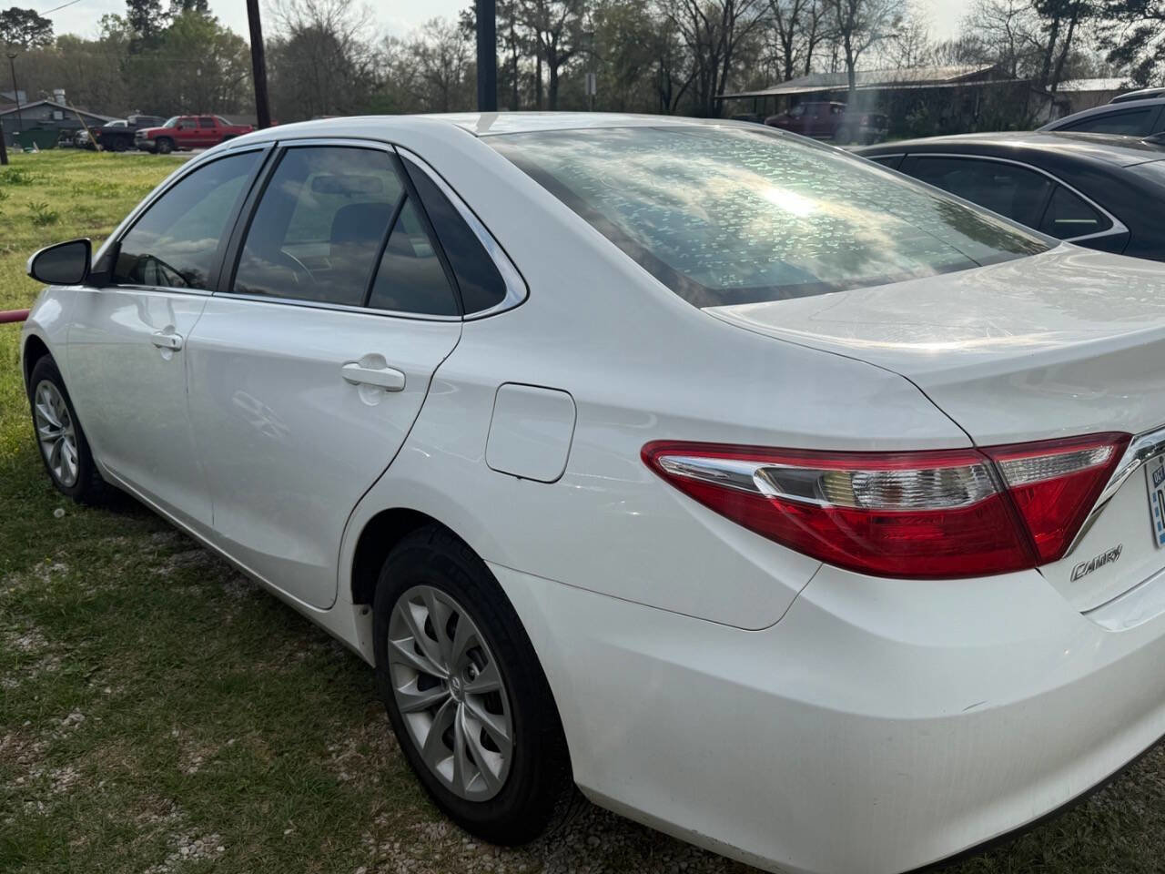 Used 2017 Toyota Camry LE image 3