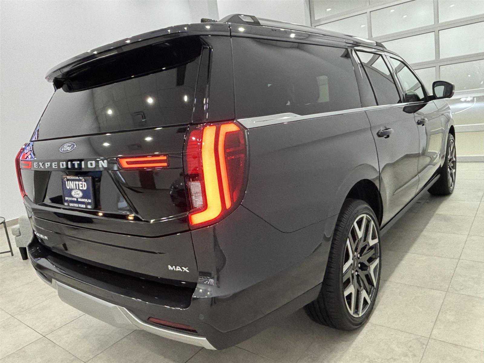 New 2026 Ford Expedition Max Platinum w/ Platinum Ultimate Package AWD/4WD image 14