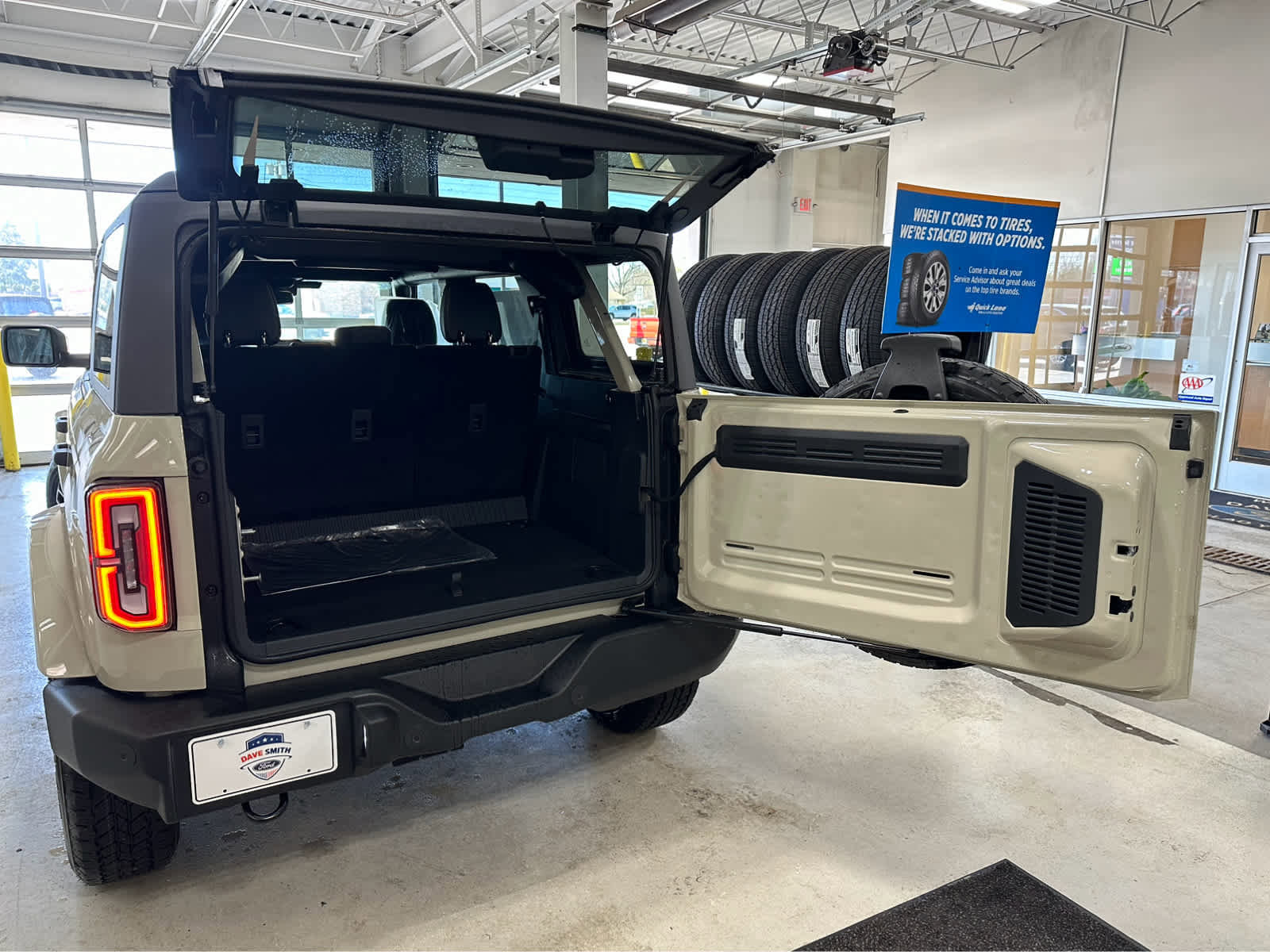 New 2026 Ford Bronco Outer Banks AWD/4WD image 11
