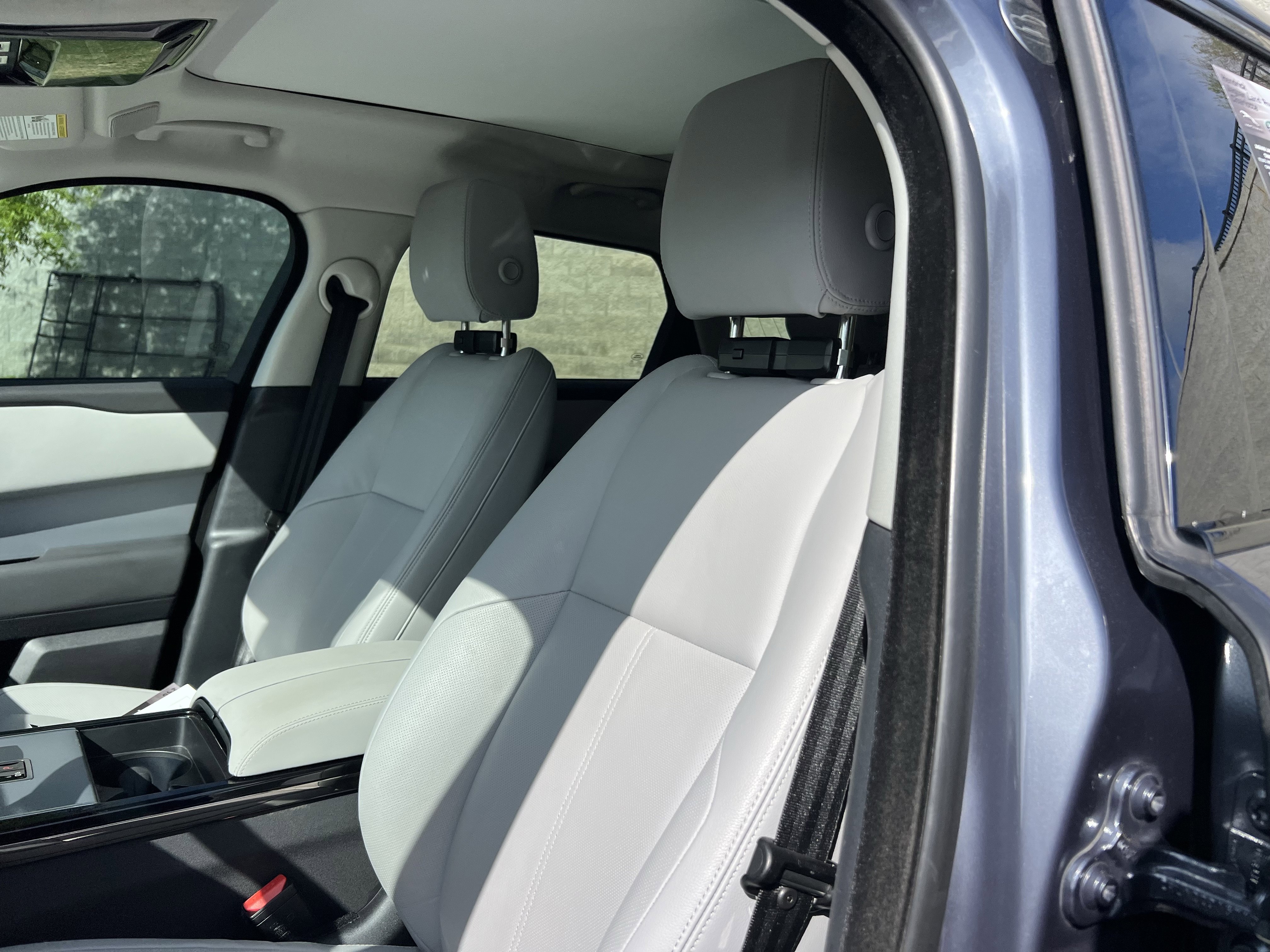 Certified 2025 Land Rover Range Rover Velar S image 17