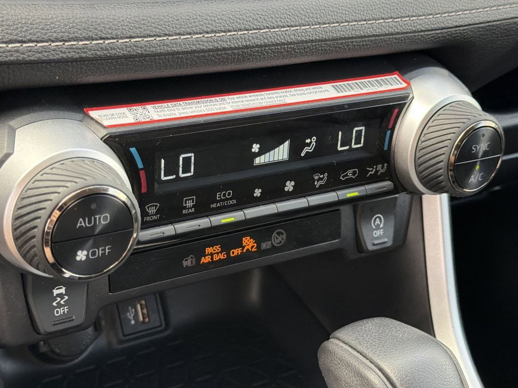 Used 2025 Toyota RAV4 XLE FWD image 20